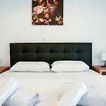 Center Deluxe سالونيك
